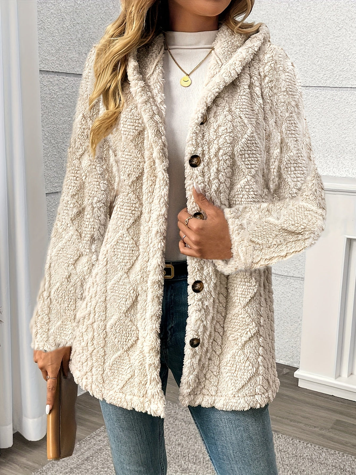 MANTEAU CAPUCHE MAILLE TORSADEE POUR FEMME